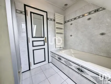 House at LE BLANC-MESNIL (93150) — 12/28