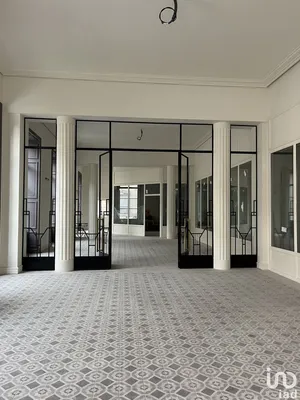 Commercial walls at LA BOURBOULE (63150)