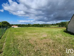 Land at MONCRABEAU (47600)