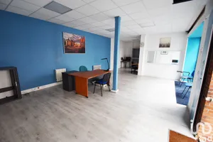 Commercial walls at CORBEIL-ESSONNES (91100)