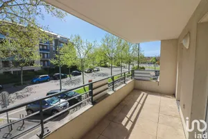 Appartement à VÉNISSIEUX (69200)