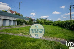 Land at MÉZY-SUR-SEINE (78250)