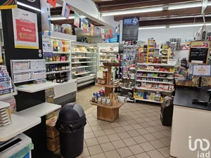 Commercial walls at LAQUEUILLE (63820)