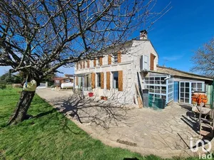 House at PLASSAY (17250)