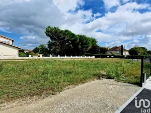 Land at SOUSSANS (33460)