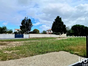 Land at SOUSSANS (33460)