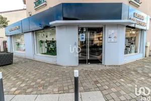 Commercial at MITRY-MORY (77290)