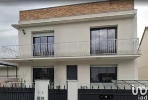 Building at FRESNES (94260)