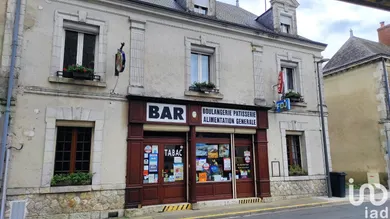 Commercial walls at CHANNAY-SUR-LATHAN (37330)