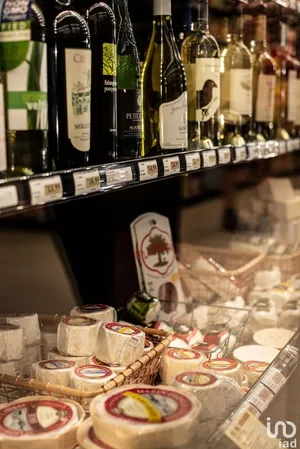 Boutique/Local commercial à VOLX (04130)