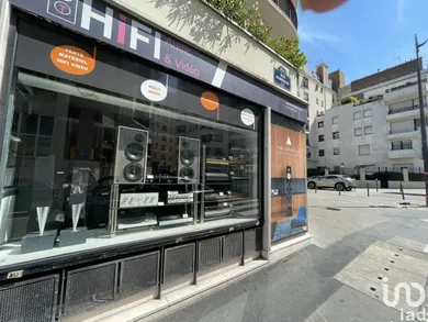 Commercial at PARIS (75015) — 4/18