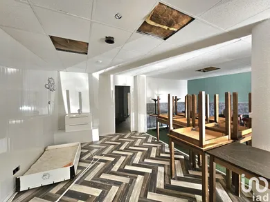 Commercial walls at VALRAS-PLAGE (34350)