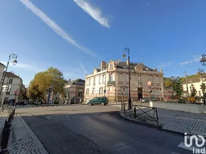 Parking in MELUN (77000)