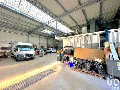 Boutique/Local commercial à FONTENAY-TRÉSIGNY (77610)