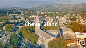 Commercial at CHEVAL-BLANC (84460)