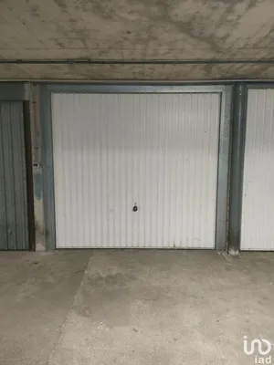 Parking at MELUN (77000)