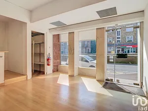 Commercial walls at SAINT-CYR-L'ÉCOLE (78210)