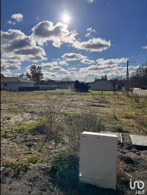 Land at SALLES (33770)