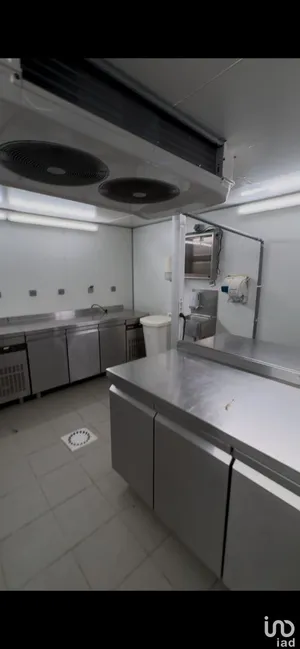 Commercial walls at PARIS (75020)