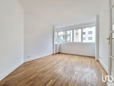 Apartment in PARIS (75020)