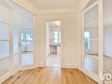 Apartment in PARIS (75020)