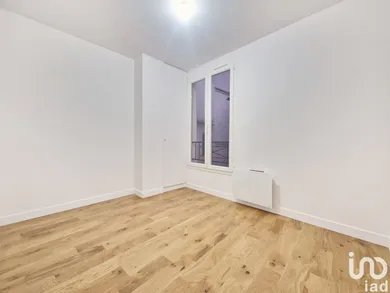 Apartment in PARIS (75011)