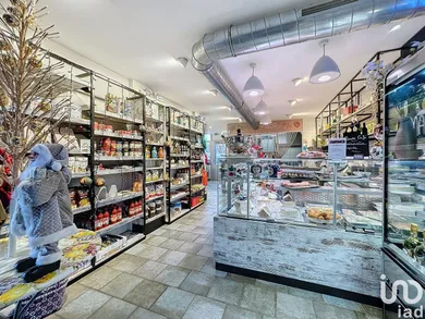 Commercial walls at MAROLLES-EN-BRIE (94440)