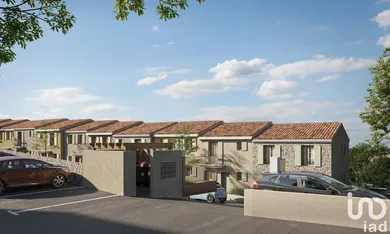 Parking at LA GARDE-FREINET (83680)