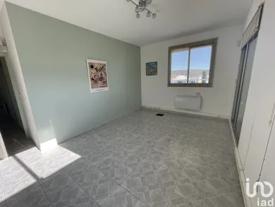 Murs commerciaux à TOURRETTES (83440)