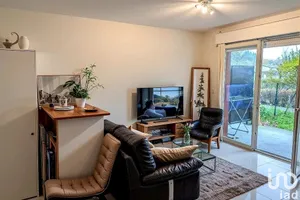 Apartment at SAINT-SEURIN-SUR-L'ISLE (33660)