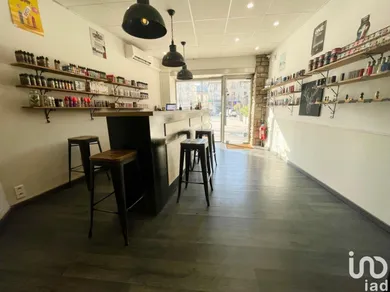 Commercial walls at CAVAILLON (84300)