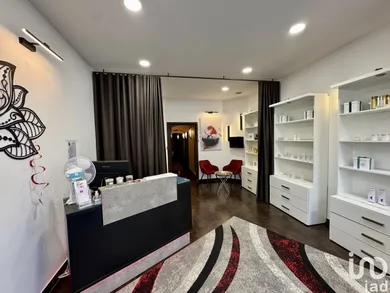 Commercial at FONTAINEBLEAU (77300)