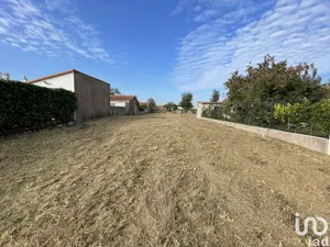 Land at REZÉ (44400)