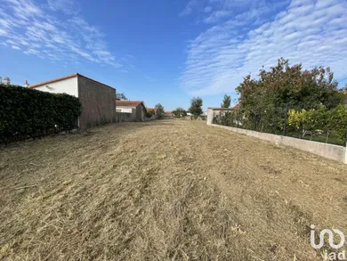 Land at REZÉ (44400)