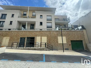 Boutique/Local commercial à THORIGNY-SUR-MARNE (77400)