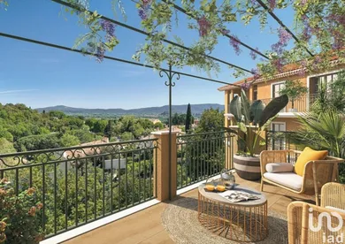 Appartement à GRIMAUD (83310)