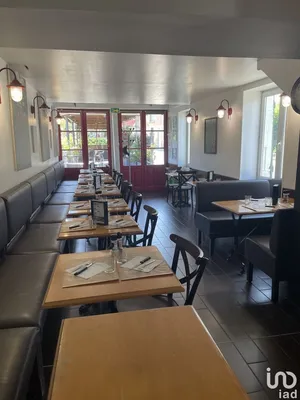 Commercial walls at BESSENAY (69690)