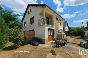 Building at LES MUREAUX (78130)