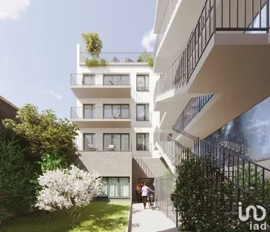 Commercial walls in BAGNOLET (93170)