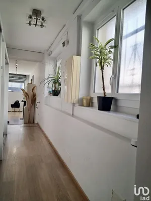 Commercial at LÉZIGNAN-CORBIÈRES (11200)