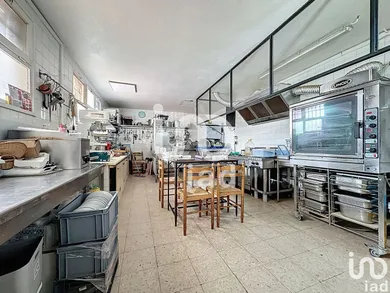 Commercial walls at TARBES (65000)