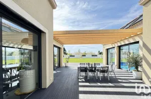 Architectural house in HOUDAN (78550)