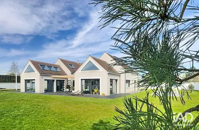 Architectural house in HOUDAN (78550)