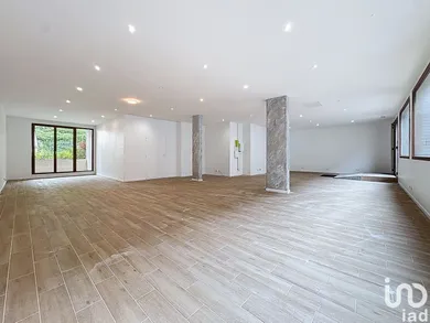 Commercial at LINAS (91310)