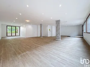 Commercial at LINAS (91310)