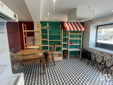 Commercial at ORLY (94310) — 5/15