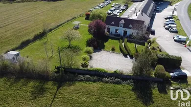Commercial walls at BEAUCHAMPS-SUR-HUILLARD (45270)