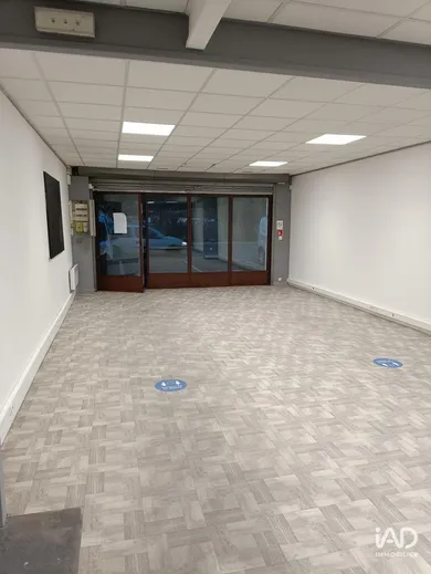 Commercial in MAUBEC (84660)