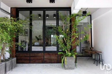 Commercial at SERRES-CASTET (64121)