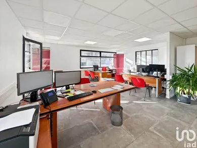 Commercial at VILLENEUVE-LE-ROI (94290)